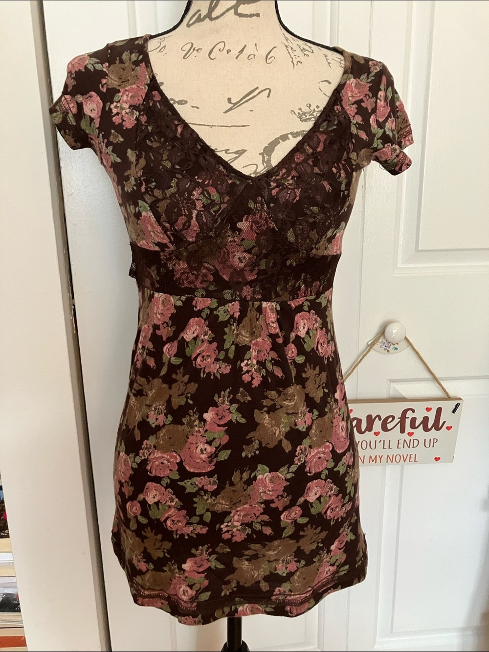 L.E.I. V-Neck Top w/Pretty Lace Tie-back